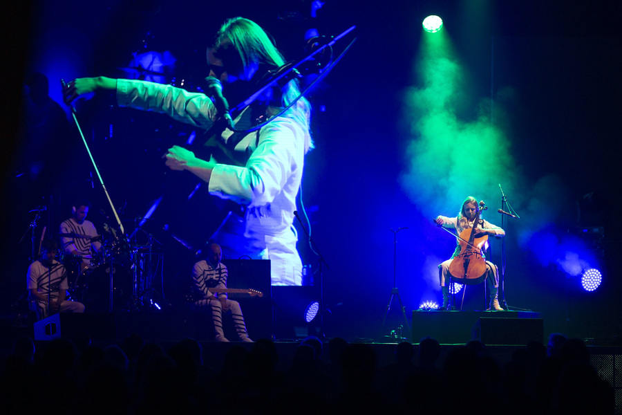 Cellist Maddie Cutter on stage during Anna Meredith's Edinburgh International Festival performance