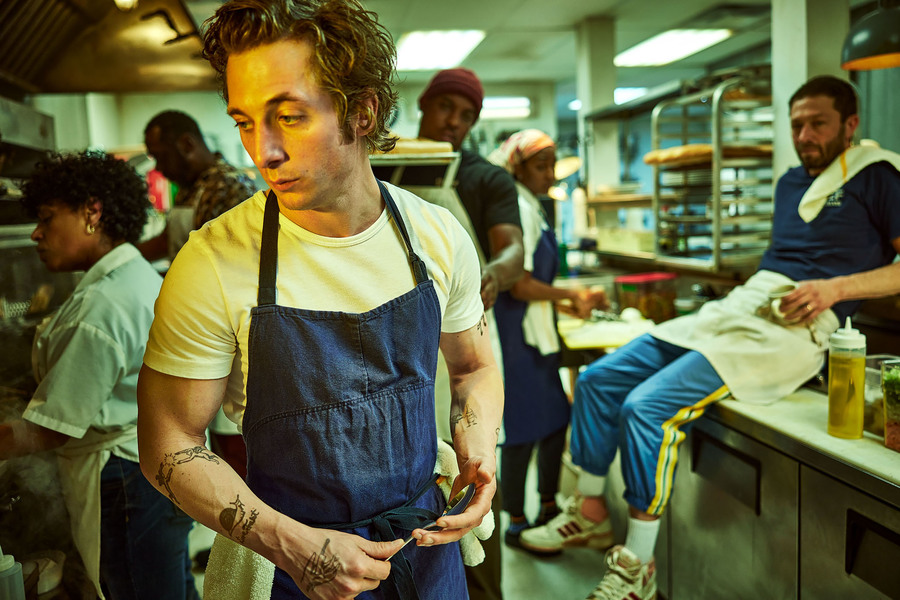Jeremy Allen White and the cast of The Bear.