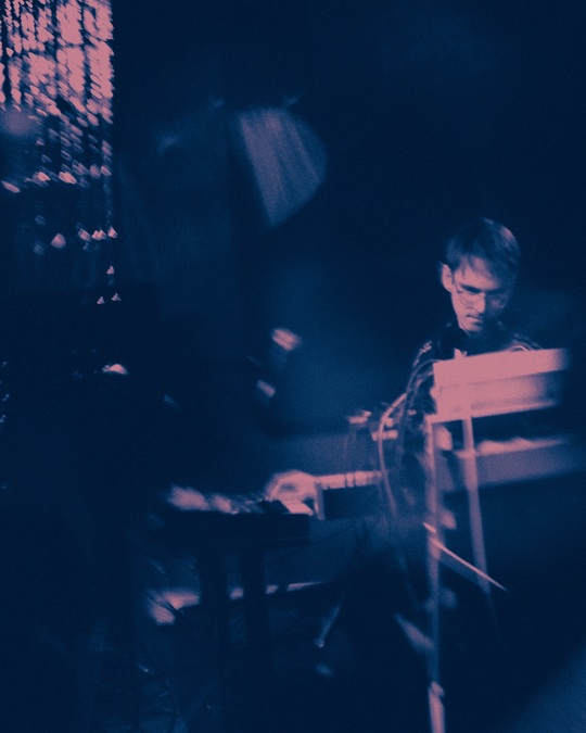 Photo of Tarn performing on stage.