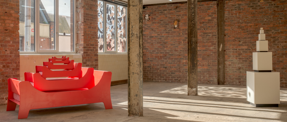 Esther Gamsu, Medium